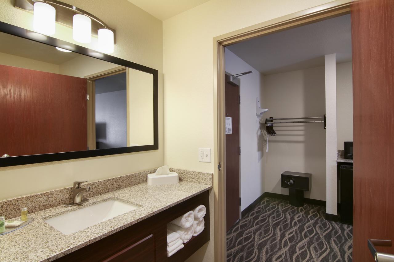 Cobblestone Inn & Suites - Menomonie/Uw-Stout Екстериор снимка