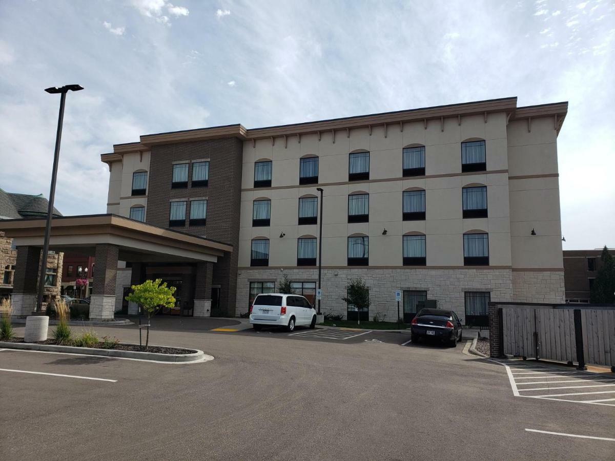 Cobblestone Inn & Suites - Menomonie/Uw-Stout Екстериор снимка